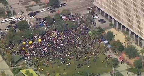 Thousands of LA City Workers Protest Vaccine Mandates At City Hall ...