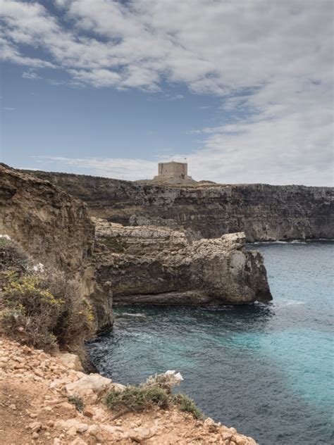 Outdoorsy in Malta - camping and hiking in Comino - Wobbly Ride