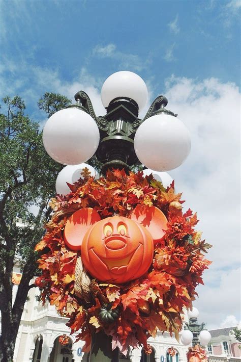 25 Amazing Disney Halloween Decorations Ideas - Interior Vogue