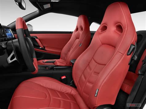 2017 Nissan GT-R Interior | U.S. News & World Report