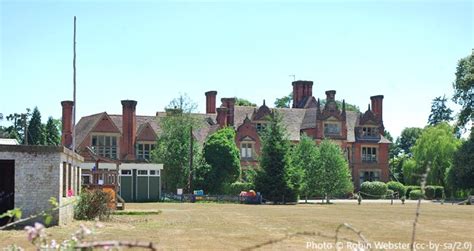 Moon Hall Junior School, Reigate RH2