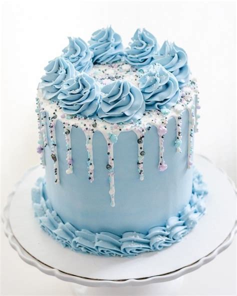 blue birthday cake | Blue birthday cakes, Candy birthday cakes, Pretty ...