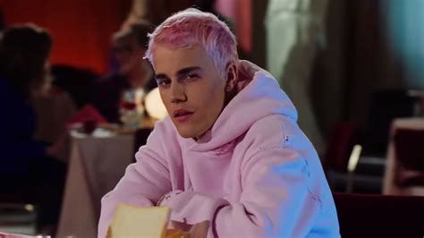 Justin Bieber Has Pastel Pink Hair in the Video for His New Single ...