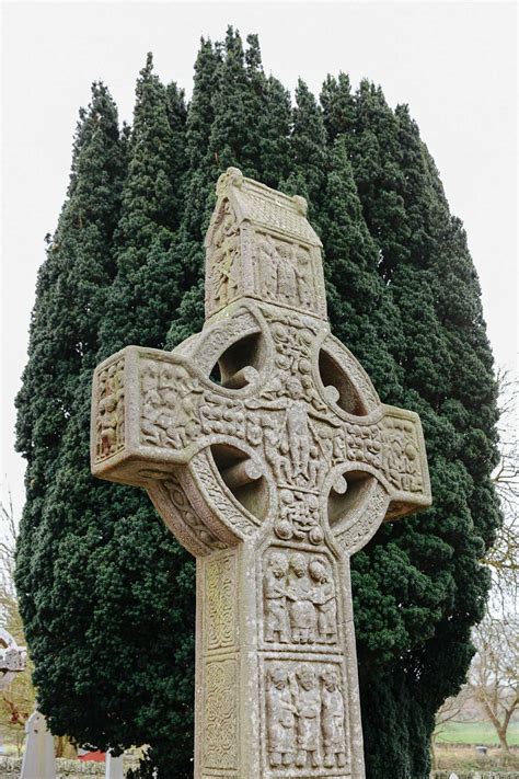 Ancient Ireland's mysterious tombs