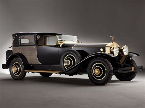 classic black and gold Rolls-Royce car #car #auto Rolls Royce Phantom ...