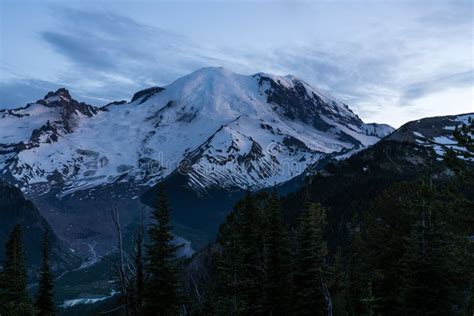 Mt. Rainier at Sunset stock image. Image of high, alps - 124652181