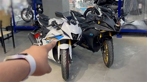 Yamaha R15 V4 Black & White Colour🔥~ Which one best ? On road price ...