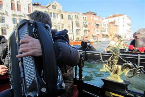 Venice Carnival :: Gondola Serenade