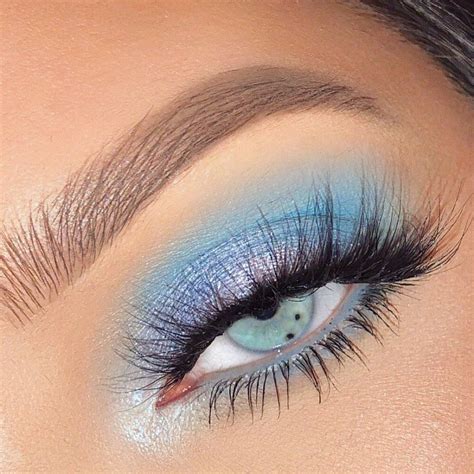 StyleGPS » Ideas for Blue Eyeshadow Looks | Eyeshadow makeup, Colorful ...