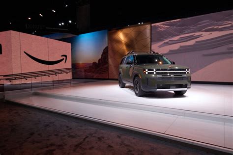 Car industry analyst: Amazon's move into vehicle sales 'just makes ...