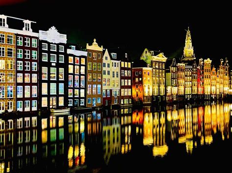 Damrak Amsterdam during lockdown yesterday night : CityPorn | Amsterdam ...