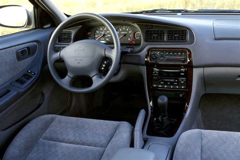 1998-01 Nissan Altima | Consumer Guide Auto