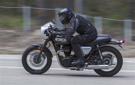 TIME TRAVELLER – Kawasaki W800 Review - Road Rider Magazine