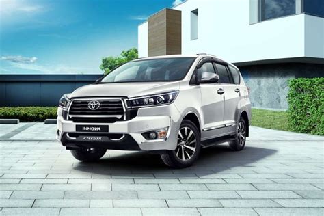 Toyota Innova Crysta Price In India 2023 Images, Mileage, 42% OFF