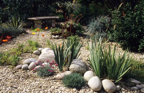 Garden gravel ideas: 11 brilliant ways to use these small stones in ...