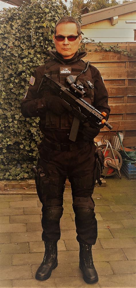 After I made my Echo cosplay, my dad got so interested in siege cosplay ...