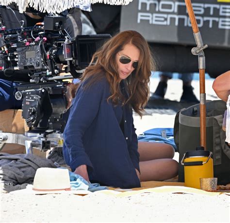 Julia Roberts - "Leave The World Behind" Set at the Beach in New York ...