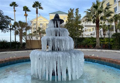 Deadly winter blizzard leaves US in pre-Christmas deep freeze