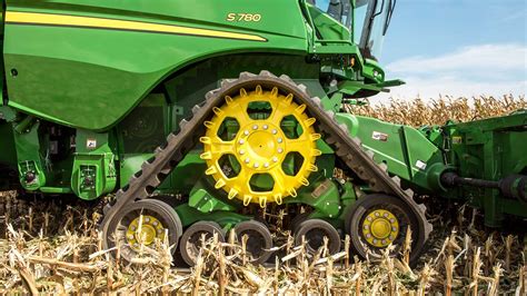 Introducing the S-Series of John Deere Combine Harvesting Corn | Estes ...