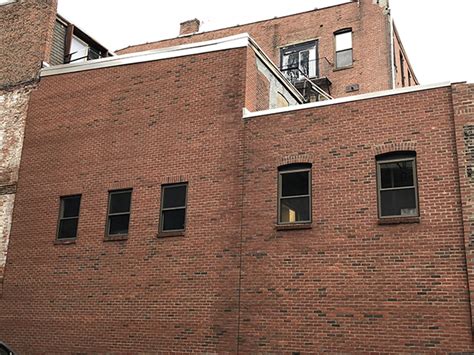 Abbot rebuilds brick wall on a 4-story building at 35 Wareham St. : NEREJ