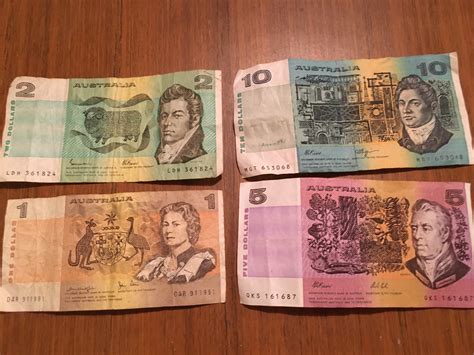 Found some old Australian currency. Paper 1 and 2 dollar notes. : australia