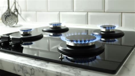 Why You Should Be Using Your Stove's Back Burners More Often