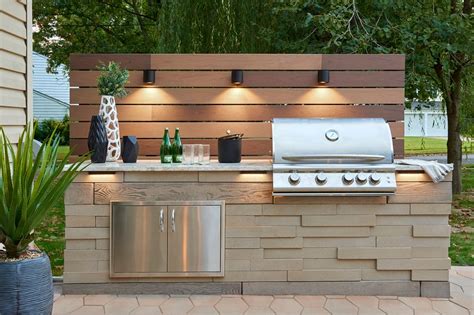 10 Outdoor Kitchen Countertop Ideas and Installation Tips