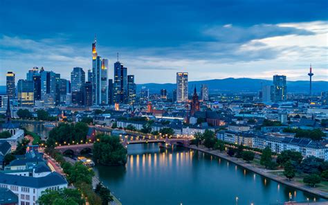 Skyline Frankfurt am Main zur blauen Stunde Foto & Bild | city, himmel ...