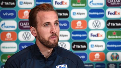 Euro 2020 - England star Harry Kane hits back at Kasper Schmeichel over ...