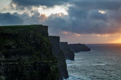 People Risk Their Lives At The Cliffs Of Moher - A Note To Tourists