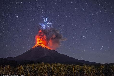 The most jaw-dropping photos of erupting volcanoes ever | Daily Mail Online