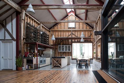 London Barn Conversion Puts Reclaimed Materials To Good Use