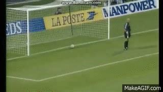 [SOCCER VIDEO] Roberto Carlos [AMAZING] free kick on Make a GIF