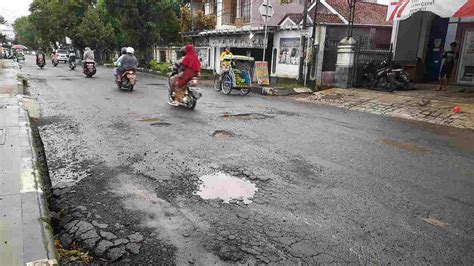 Rusak Parah, Jalan Perintis Kemerdekaan Kota Banjar Akan Segera Diperbaiki