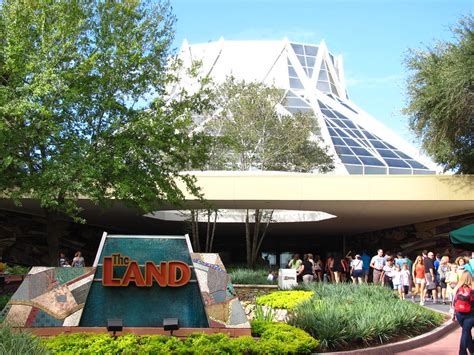 Soarin’ Around The World Overview | Disney's EPCOT Attractions - DVC Shop