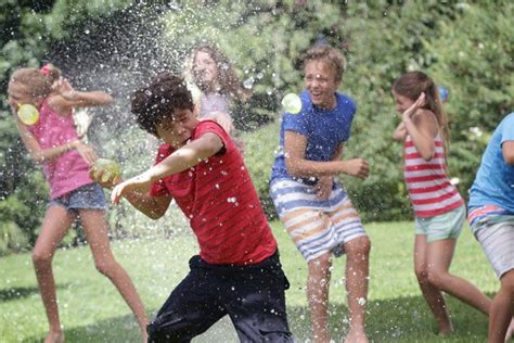 5 Cool Water Balloon Games and Fight Ideas | Games and Celebrations