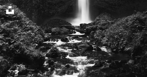 A black and white photo of a waterfall photo – Free Usa Image on Unsplash