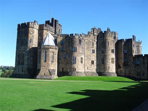 Alnwick Castle, Northumberland, UK : r/castles