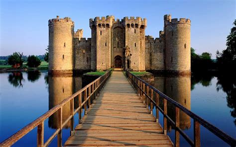 Pin by Kathy JL on CASTLES | Bodiam castle, Castles in england, Castles ...