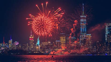 Fireworks over the Statue of Liberty - New York City, New York [3223 x ...