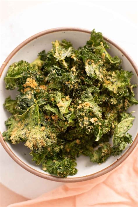 Cheesy Nutritional Yeast Kale Chips - Cozy Peach Kitchen