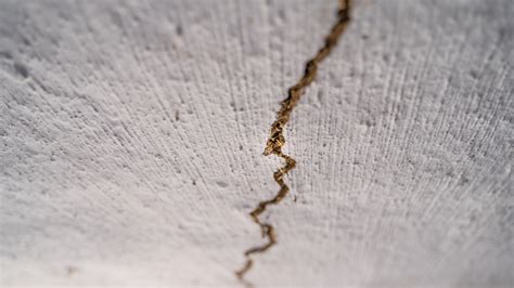 When should you worry about cracks in ceiling? | Trinity Rose