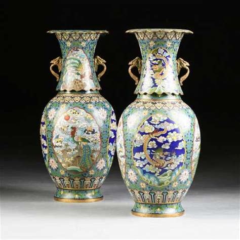 A PAIR OF VASES, MING DYNASTY (1368-1644) STYLE