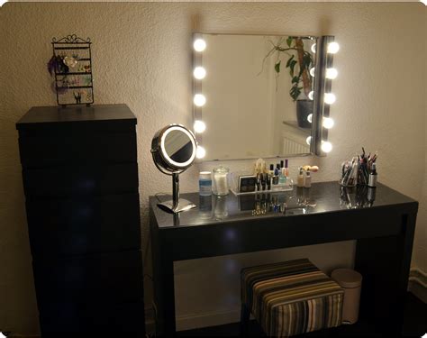 Minimalist Ikea Makeup Vanity Lights for Streamer | Gaming Room and ...