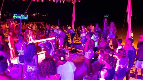 Nightlife in Phi Phi Islands - Best Parties, Bars & More