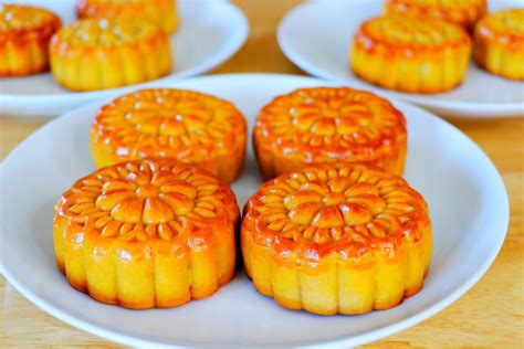 CiCiLi.tv - Red Lotus Seed Paste Mooncakes Recipe!