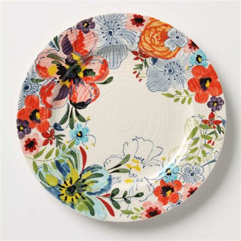 Wall Flowers: Decorative Plates in the Dining Room - Swoon Worthy