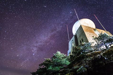 The Milky Way Above Mount Huangshan Stock Photo - Download Image Now ...