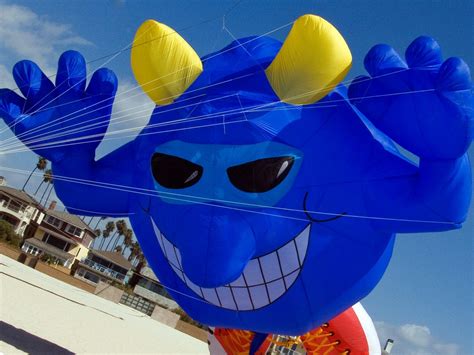 Beautiful sunny days, nice winds and a beautiful kite ... | Kite, Go ...