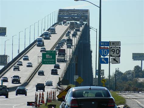 Truck Driver Has Anxiety Attack Crossing I-10 Bridge